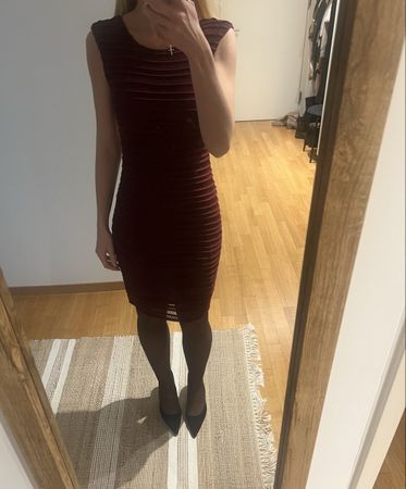 Guess dress size S/ wine color