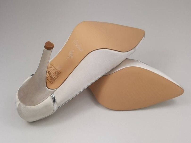 Scarpe da donna: MENBUR Wedding Berenice Pumps Ivory Gr. 36 – Nuovo e nell'imballaggio originale da Seuzach venduto da VT-Collections1 8