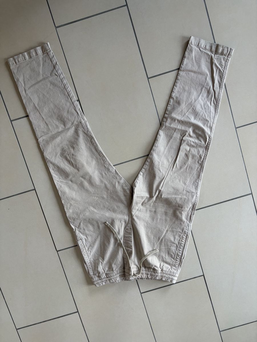 Carhartt Jeans: Pantalon Carhartt taille M beige – Usato da Vouvry venduto da Prune-el 1
