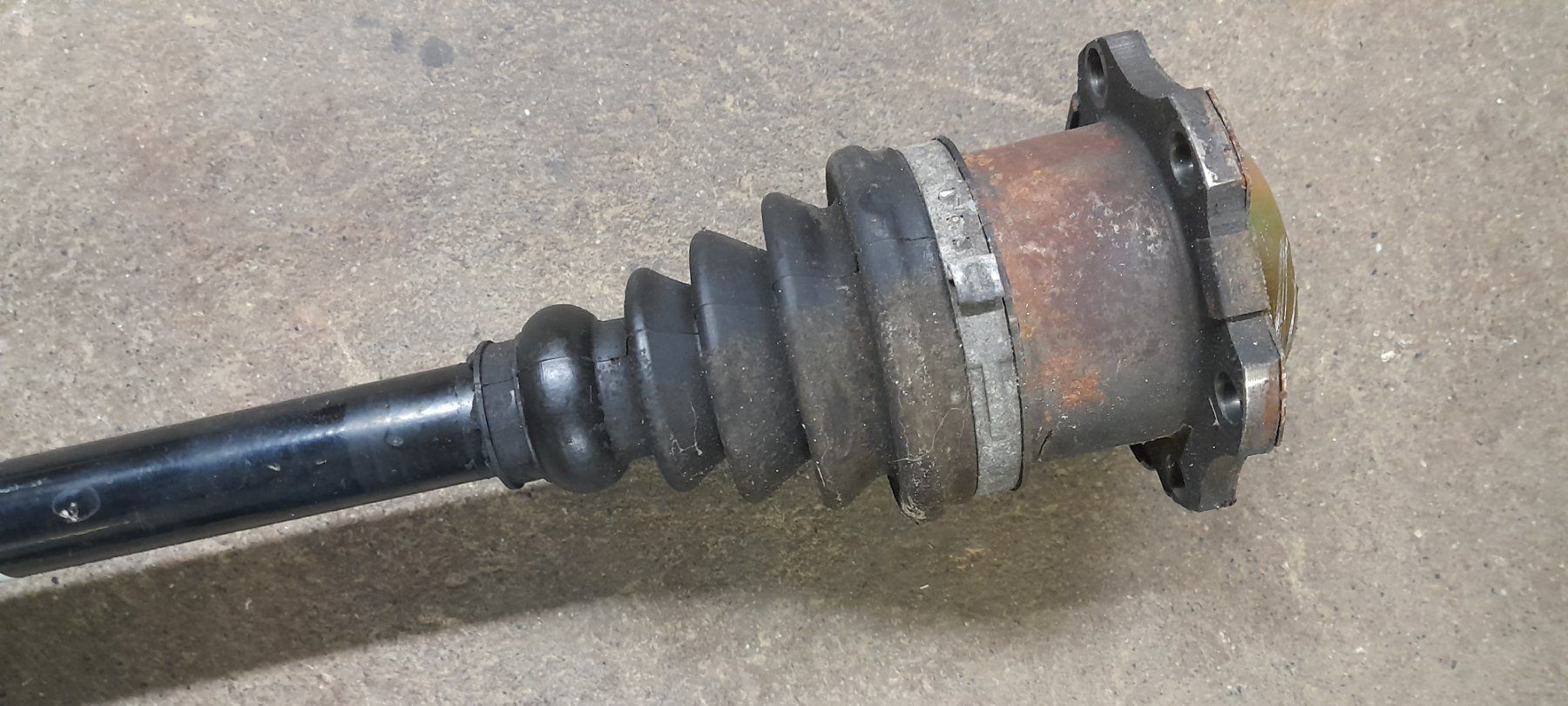 Tutti pezzi di ricambio auto: Antriebswellen Golf4 1.8T – Usato da Cham venduto da vento9 2