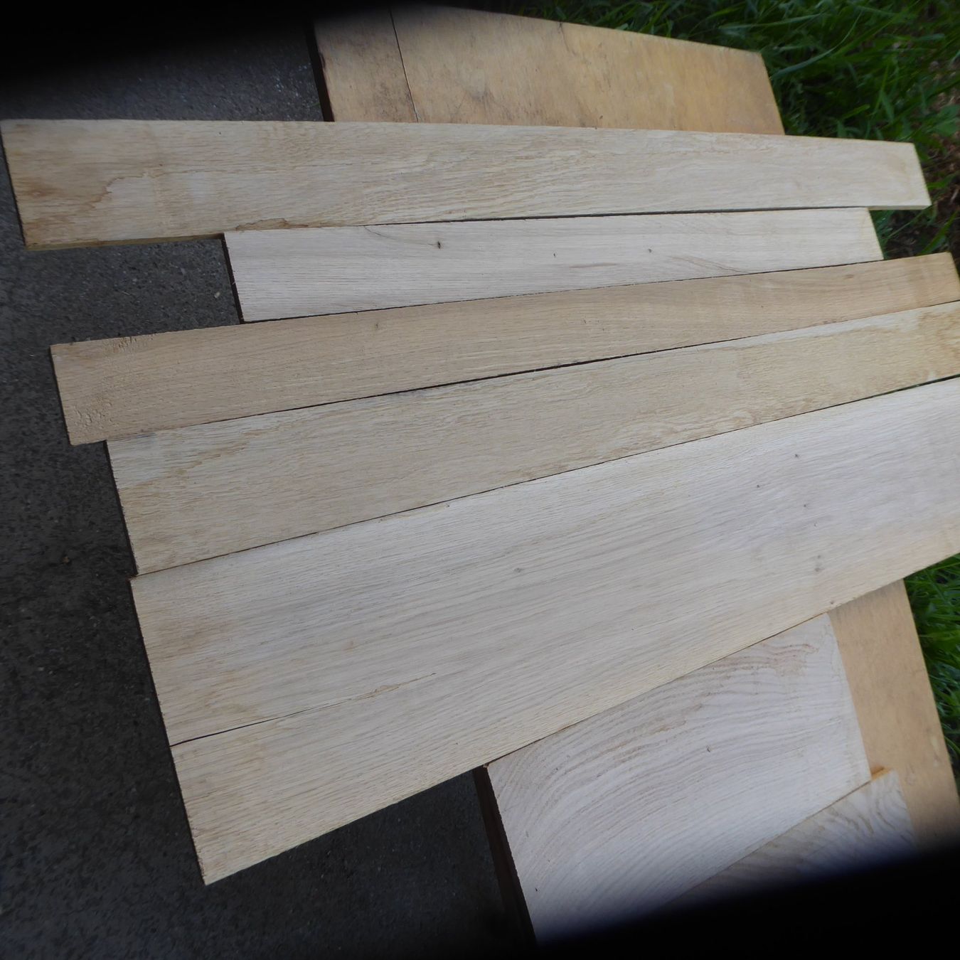 Articoli in legno: Holzbretter Eichenholz unbehandelt gemischte Laengen – Nuovo (secondo la descrizione) da Sumiswald venduto da Hennri1 3