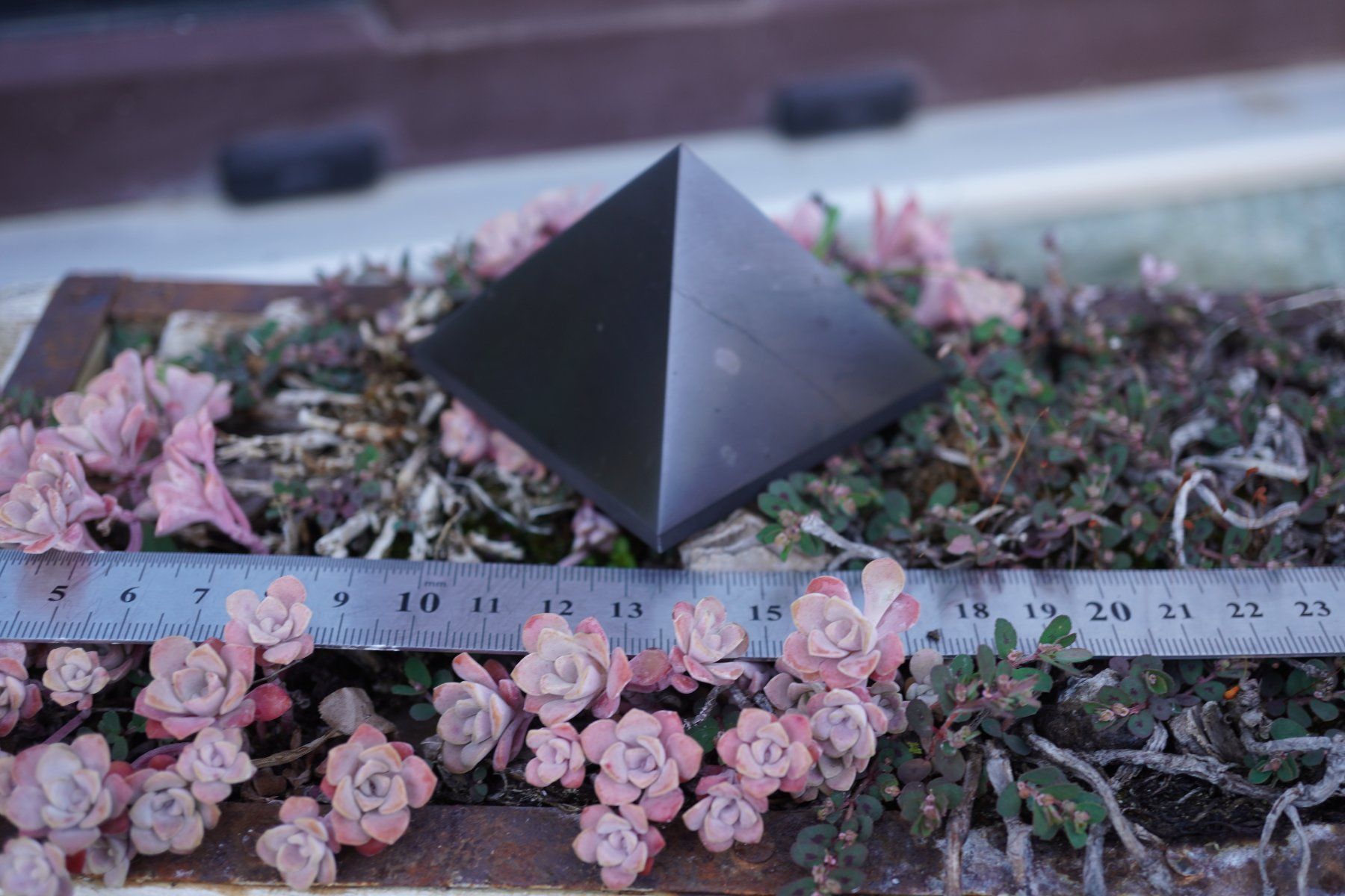 Minerali & Pietre curative: Schungit / Shungit  Pyramide    6cm – Nuovo e nell'imballaggio originale da Eschenbach SG venduto da topstone 2