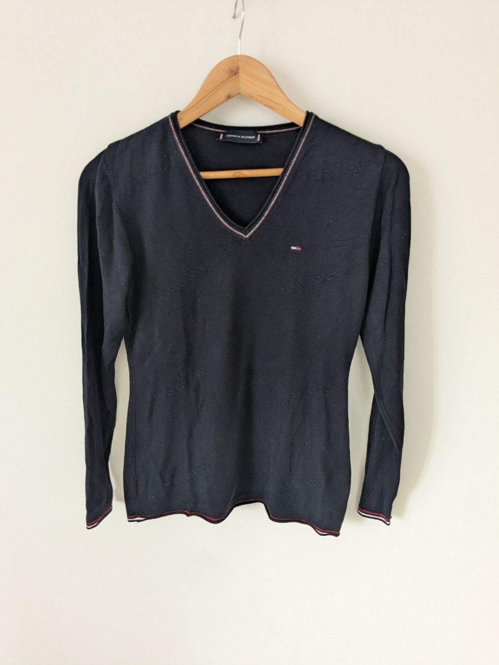 Tommy Hilfiger Maglioni & Felpe: Damen Pullover Tommy Hilfiger  V-Ausschnitt M – Usato da Rorschach venduto da olg_5qq2 1