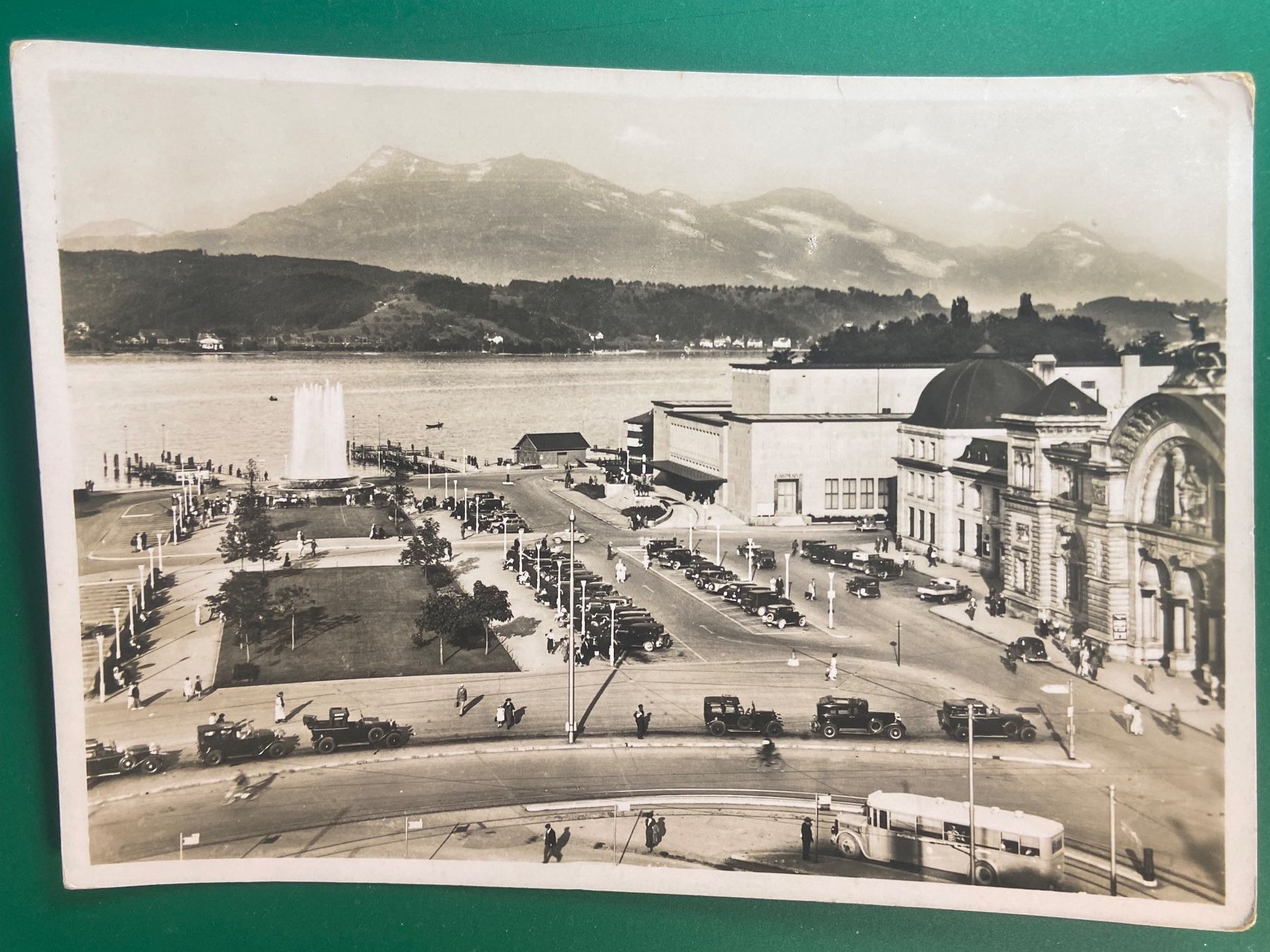 Cartes postales: Luzern, Bahnhofplatz mit Rigi - belebt - Oldtimer !!! – D'occasion à Steg VS par danwer74