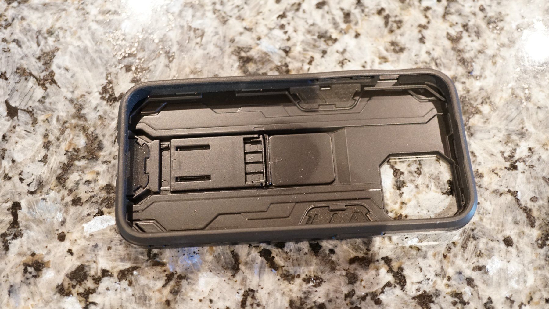 Covers & Schutzfolien: iPhone 13 Mini Schutzhülle mit integriertem Ständer – Neu (gemäss Beschreibung) aus Flawil von hallyi 2