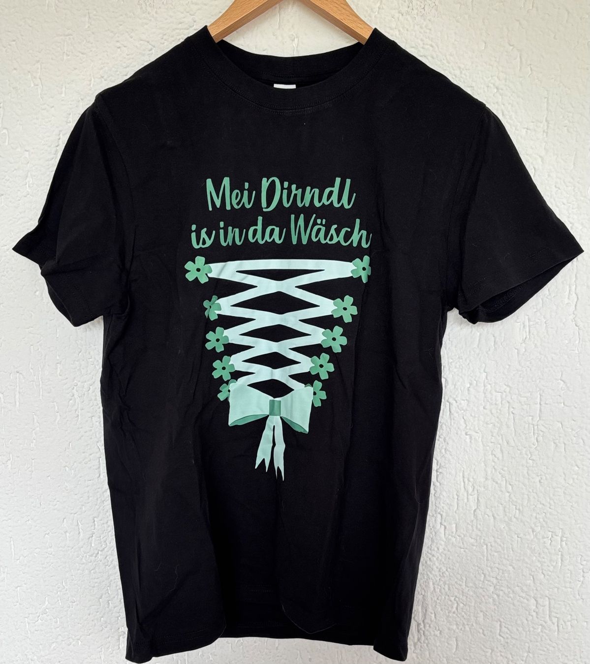T-shirt: Dirndl T-Shirt "in da Wäsch", Grösse M – Nuovo e nell'imballaggio originale da Oberegg venduto da MR-shop 1