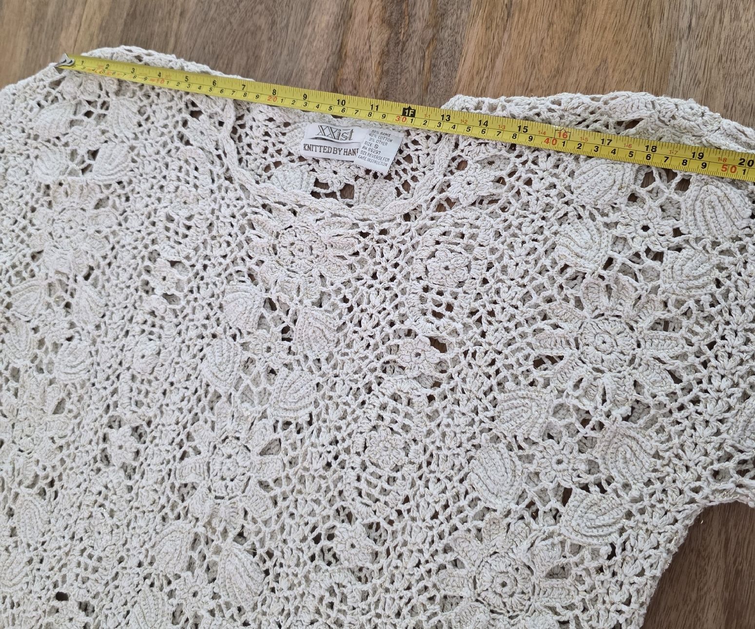 Maglioni & Felpe: Gehäkelte Bluse Weiss mit Goldfaden, Grösse S/M – Nuovo (secondo la descrizione) da Rheinsulz venduto da Gilea 6