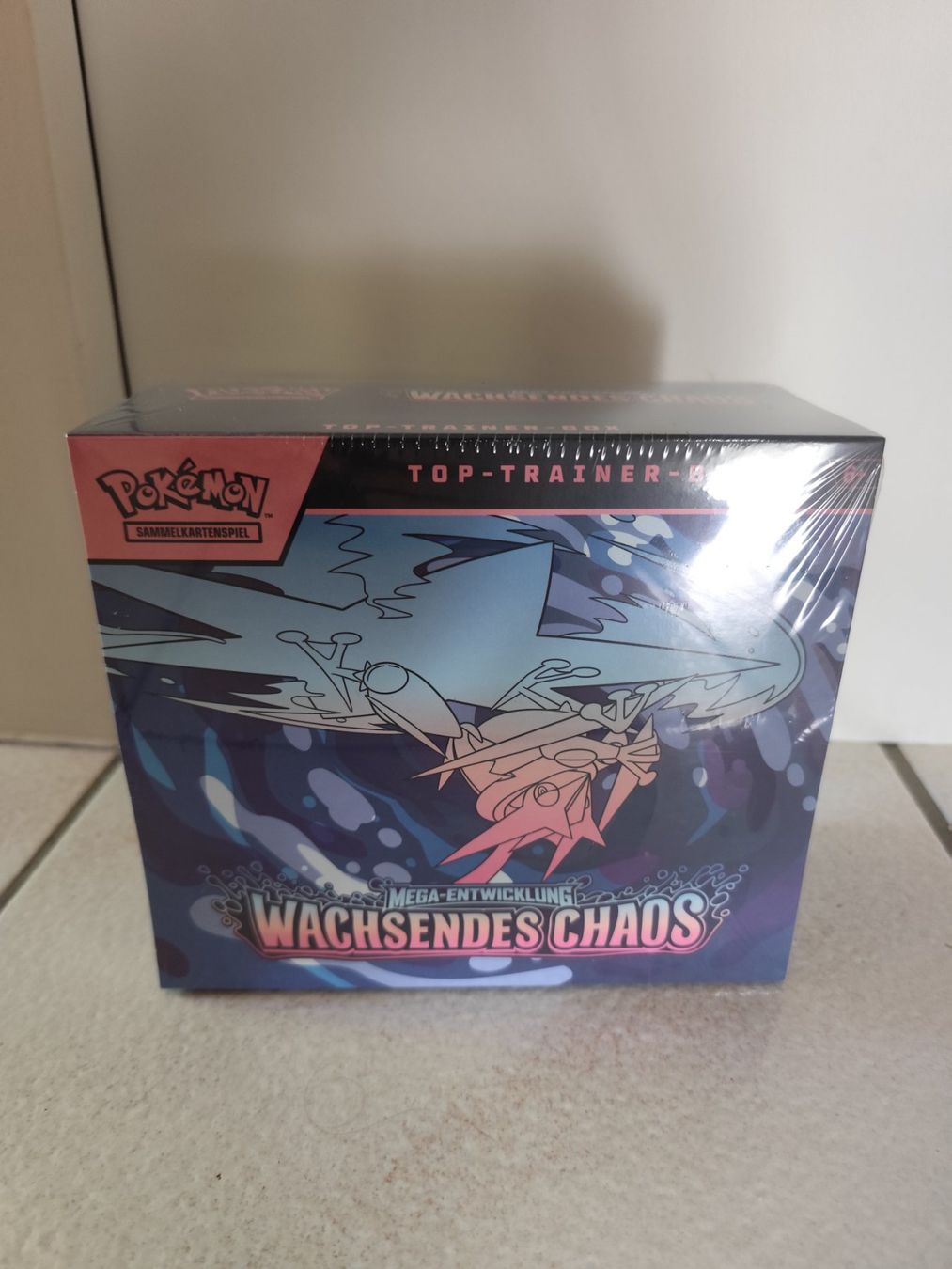 Pokémon Carte collezionabili: Pokemon Top Trainer Box Wachsendes Chaos – Nuovo e nell'imballaggio originale da Sissach venduto da Akimbaro