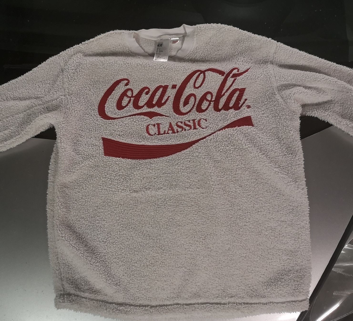 H&M Pullover & Sweatshirts: Pull Coca-Cola – Gebraucht aus Conthey von Cathlouz
