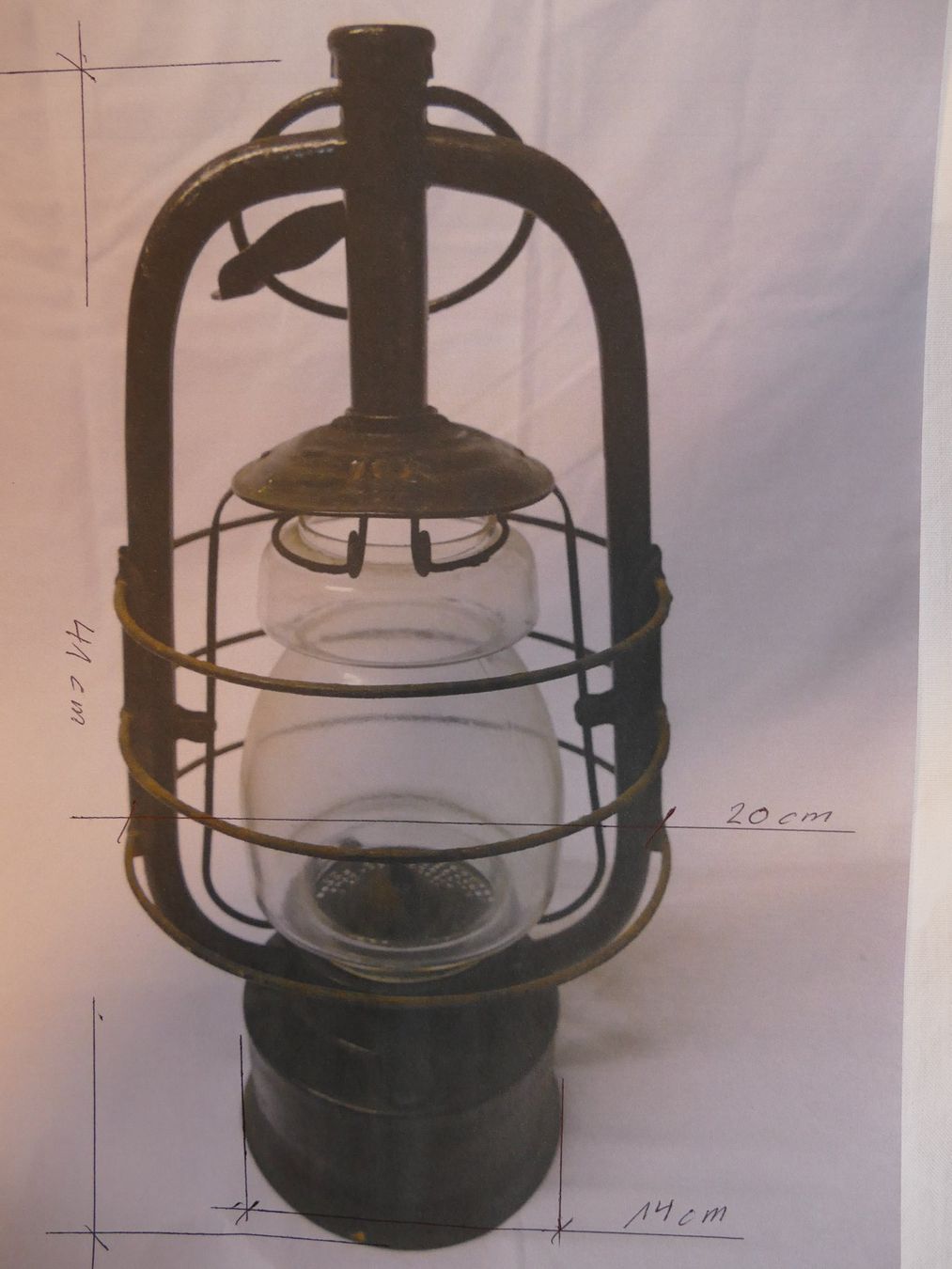 Lampade & Luci: Sturmlaterne mit Glas Höhe 41cm Breite 20cm – Usato da Reutlingen/Winterthur venduto da Duekpr 1