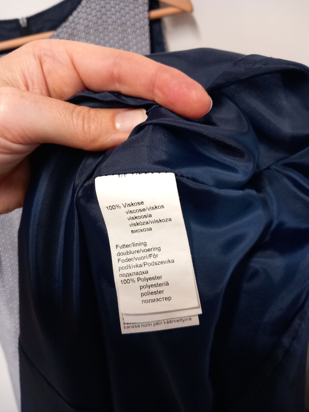 Alba Moda Vestiti: Kleid von Alba Moda Gr. 40 Viskose – Usato da Gwatt (Thun) venduto da umwelt-brocki 5