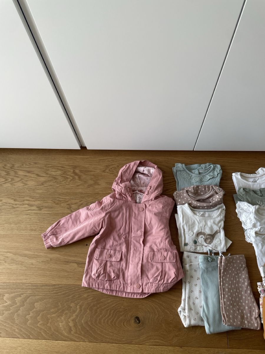 Lotti & Set di vestiti: Kleiderpaket Mädchen, Grösse 86,  gebraucht – Usato da Rain venduto da GoKa08 1