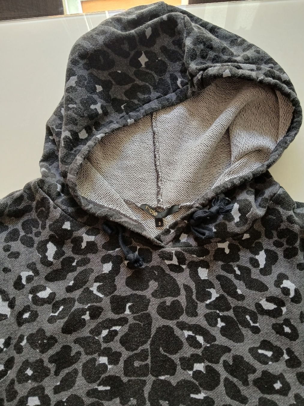 Maje Vestiti: Robe-sweat MAJE léopard noir – Usato da Paudex venduto da sss_m9wq 1
