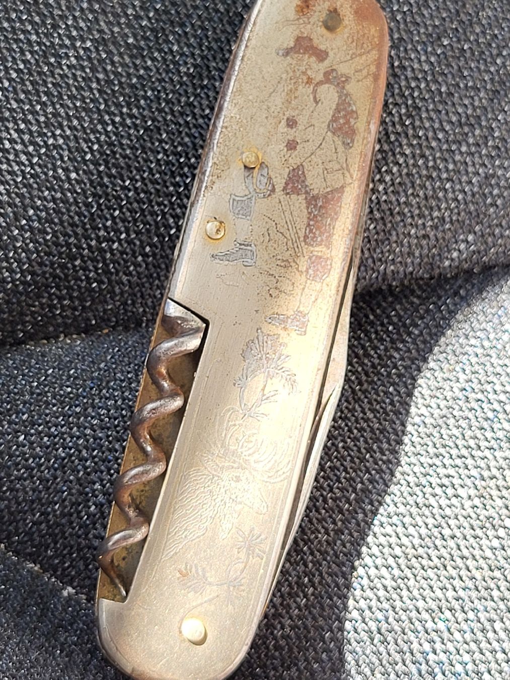 Victorinox Couteaux de poche: Taschenmesser mit Metalschale  Klinge, Zurich, – D'occasion à nunningen par mic_88k2 2