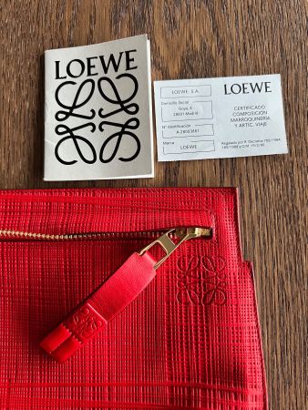 Loewe. Pochette