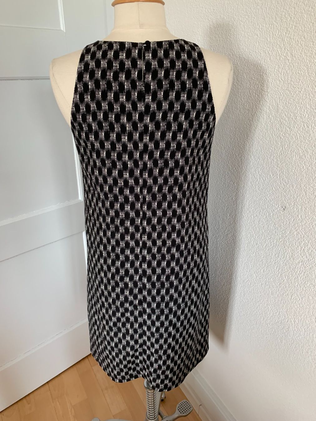 Opus Vestiti: OPUS Damen Kleid, Gr. 36, Schwarz – Nuovo (secondo la descrizione) da Worb venduto da farben20zauber 3