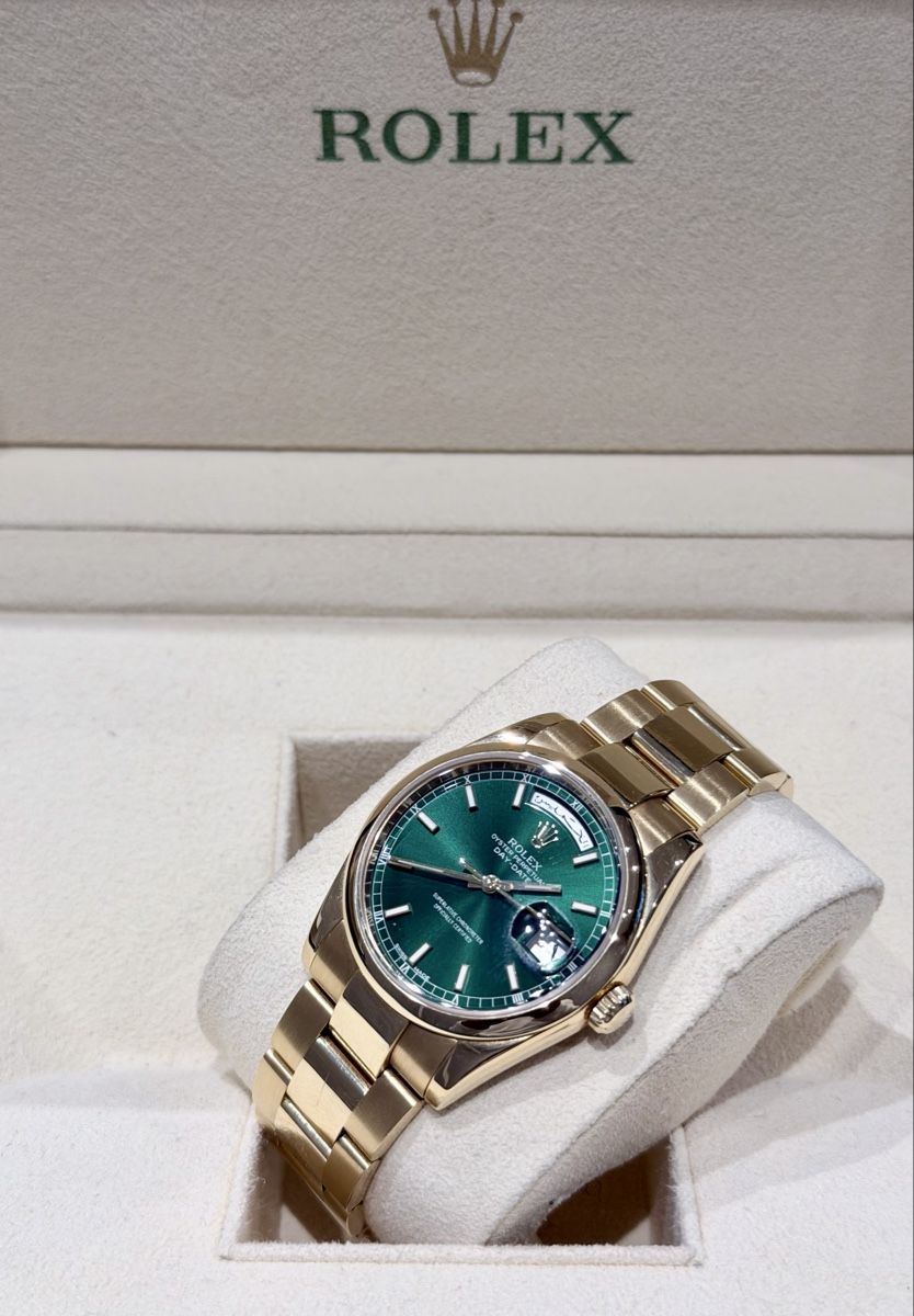 Rolex Orologi: Rolex Daydate 118208 Green Arabic Date – Usato da Zürich venduto da WATCHROOM 2
