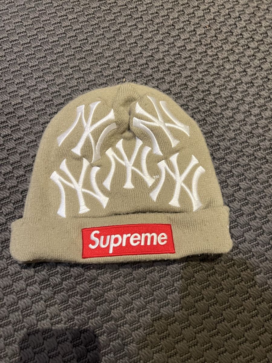 Copricapi, berretti & cappellini: Supreme New Era Beanie – Usato da Balgach venduto da lor_28v2