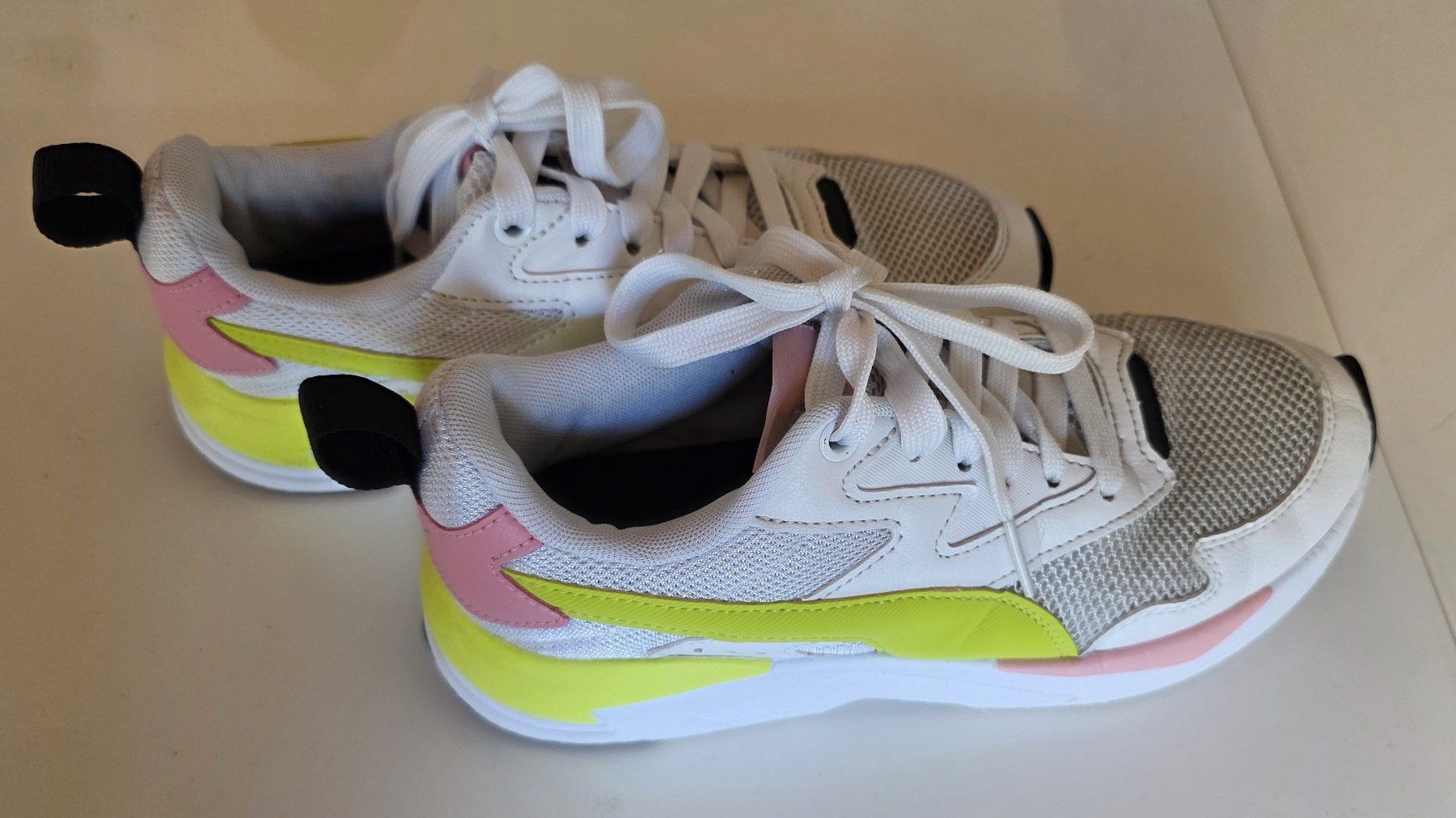 Puma Scarpe da donna: Baskets Puma blanc jaune rose pointure 35.5 – Usato da Biel/Bienne venduto da Djdreamx 1
