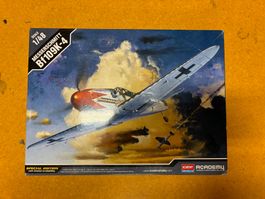 Messerschmidt Bf 109 K Academy 1:48 mit viel Zubehör