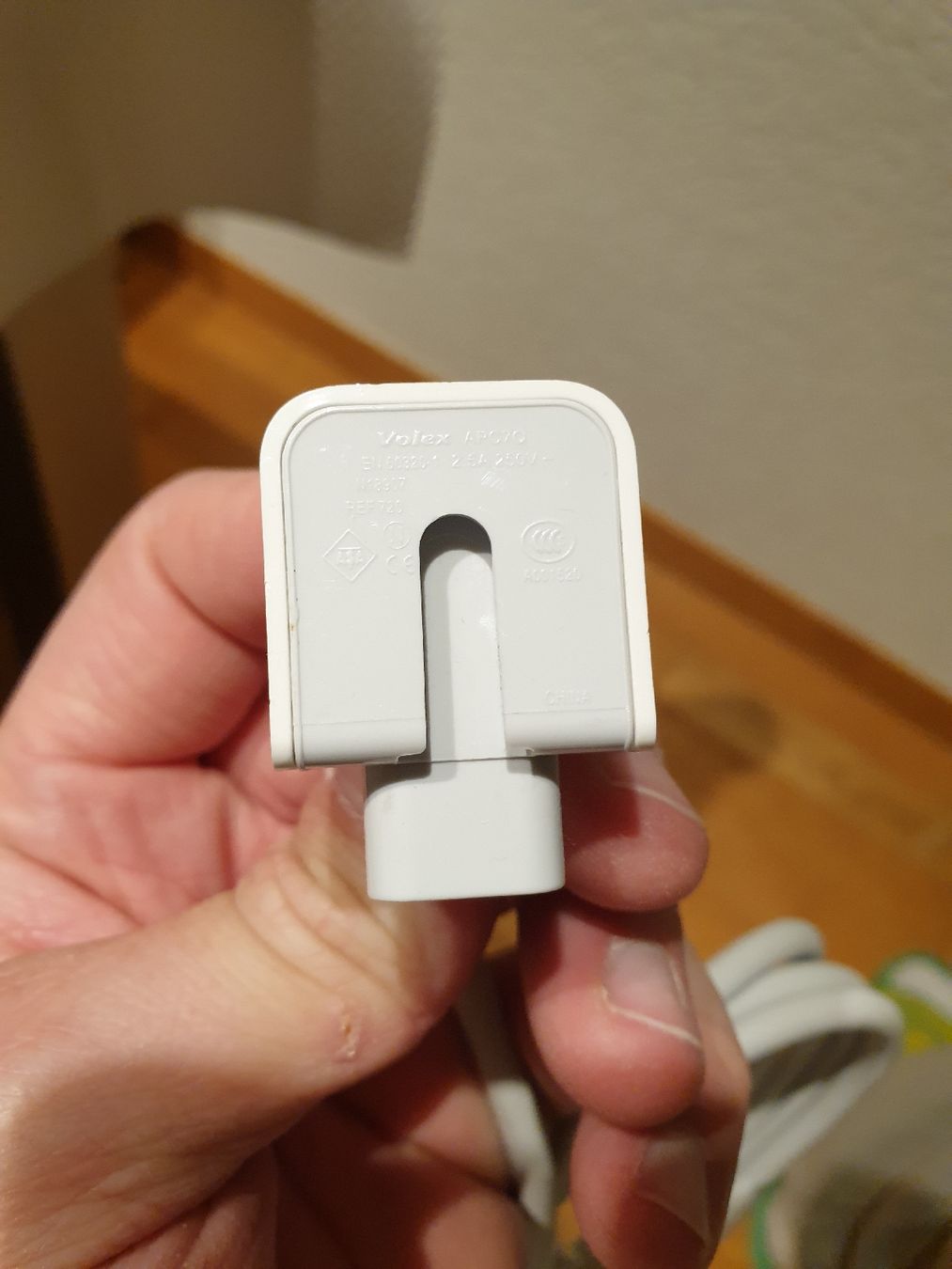 Apple Cavi: Apple Strom Kabel mit ausländischen Stecker – Nuovo (secondo la descrizione) da Ittigen venduto da Ziok187 3