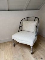 Fauteuil lin crème, structure métal noir
