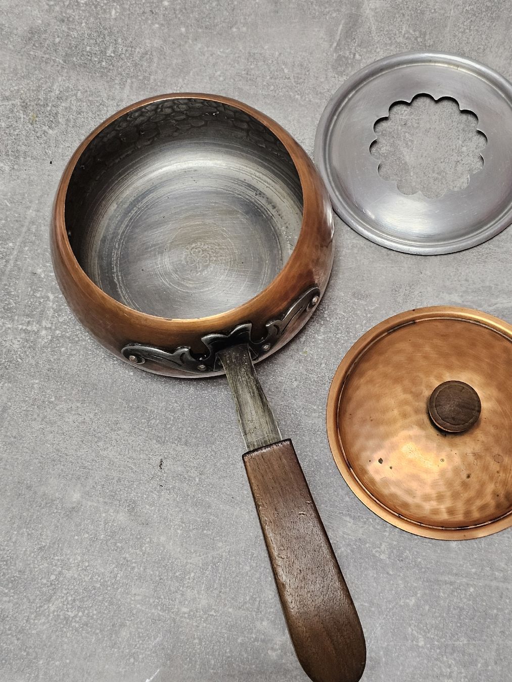 Pentole: Kupferpfanne antik mit Deckel, nostalgisch und robust – Usato da Herzogenbuchsee venduto da tgi_rln7 3