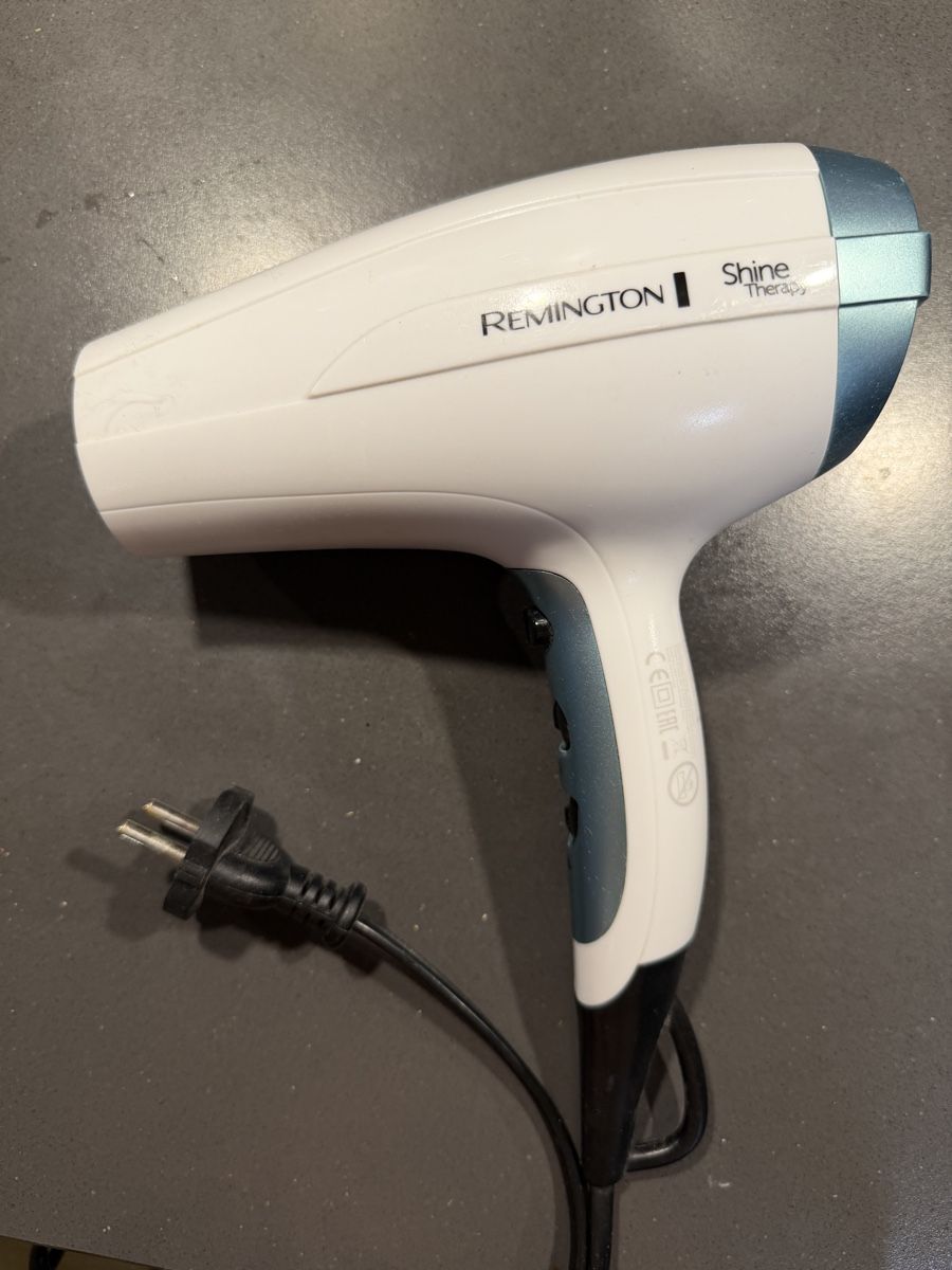 Sèche-cheveux: Hair Dryer EU plug – D'occasion à Küsnacht ZH par guo_rnh6