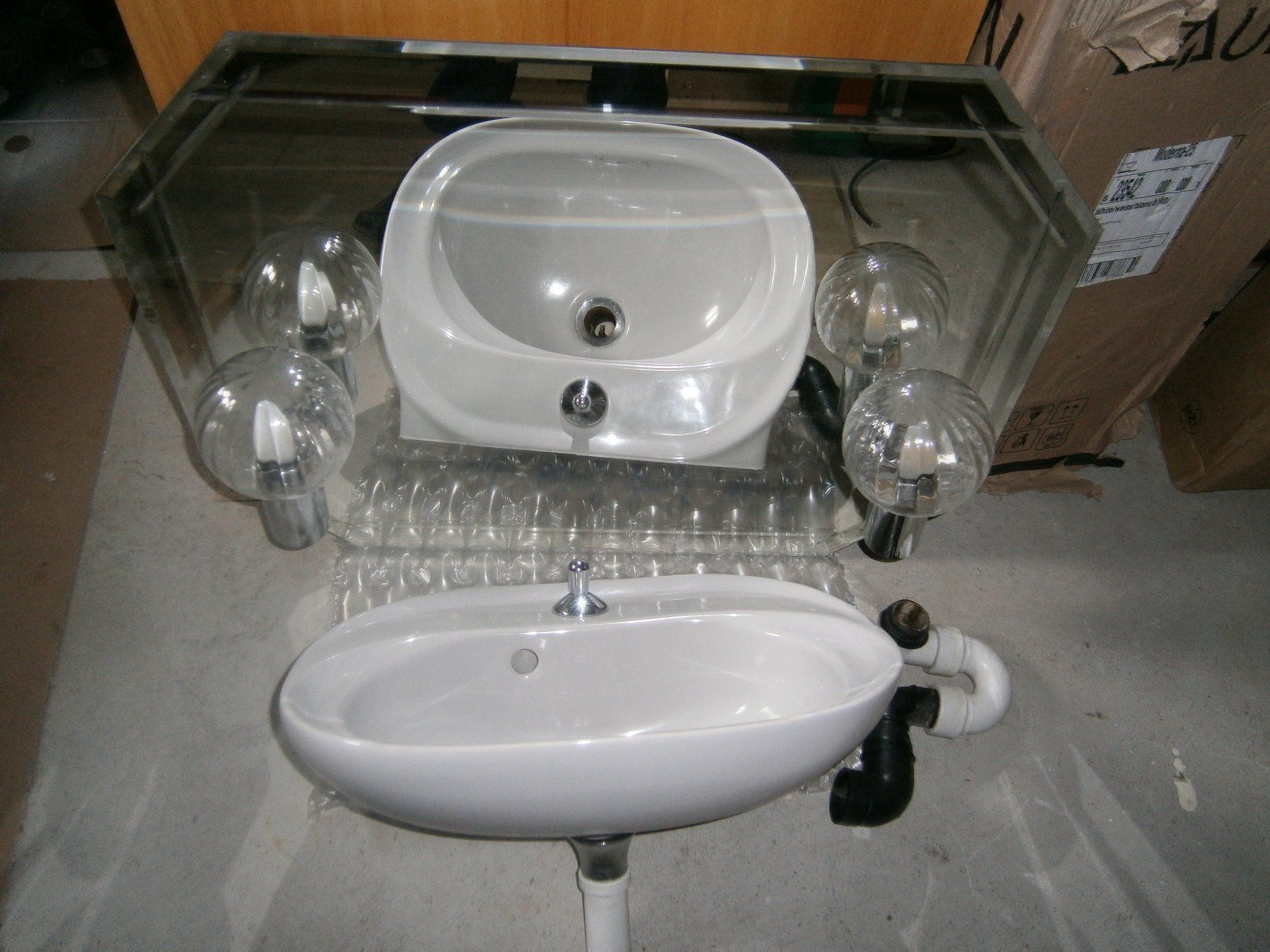 Spülbecken & Waschbecken: Spiegel mit Lavabo und Siphon abdekung – Gebraucht aus Schönenbuch von Mobbi72