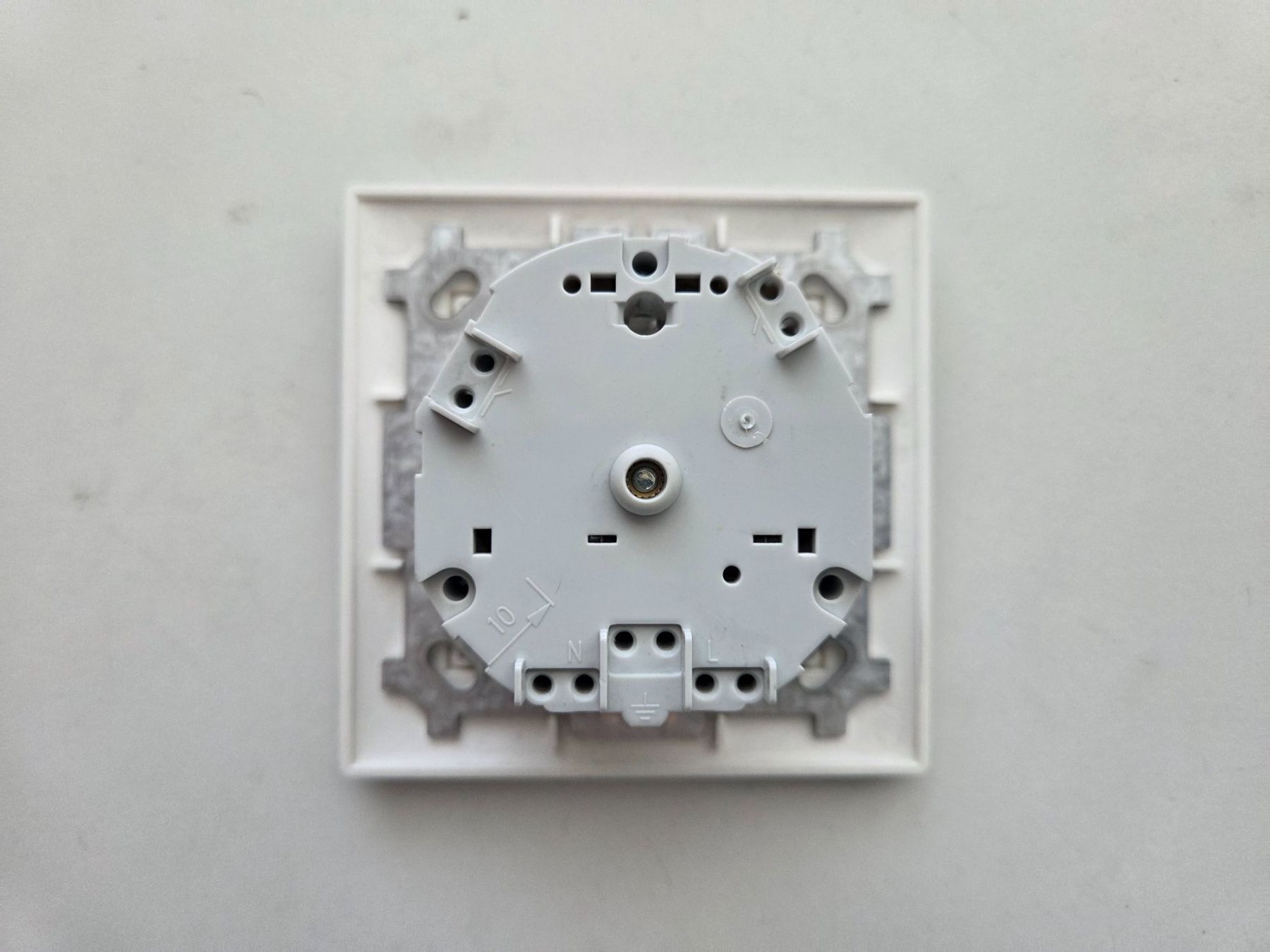 ABB Fiches d'alim.: ABB Steckdose 3xT13 UP – D'occasion à Zürich par eymen20 3