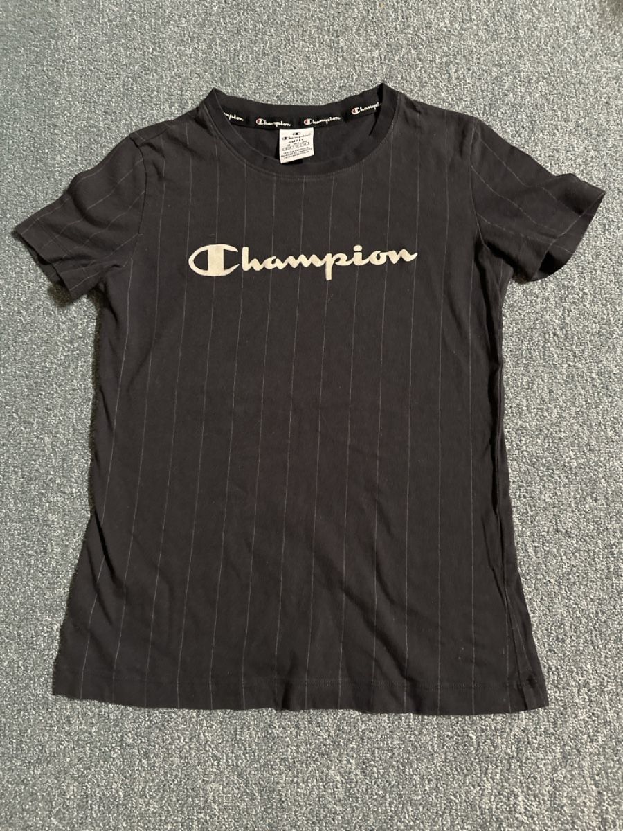 Camicette, T-shirt & Top: Tshirt Champion Gr 164 – Usato da Baltschieder venduto da YmroBe