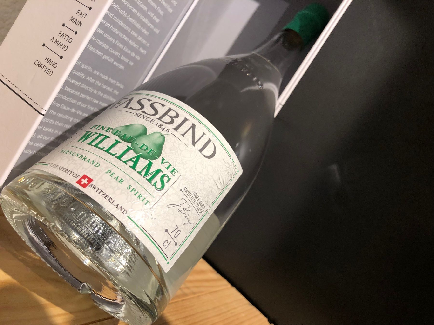 Williams Spirituosen: Fine Eau de Vie Williams Fassbind 43% – Neu und originalverpackt aus Wöschnau von Vinsale 9