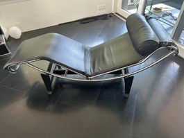 Liege / Chaise longue à la Corbusier