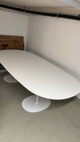 Tisch weiss oval 