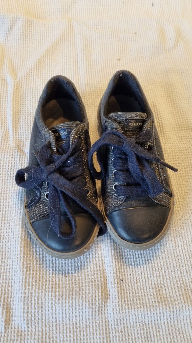 Geox Scarpe per ragazze: Geox Schuhe, dunkelblau. Grösse 27 – Usato da Hinterkappelen venduto da Anbal