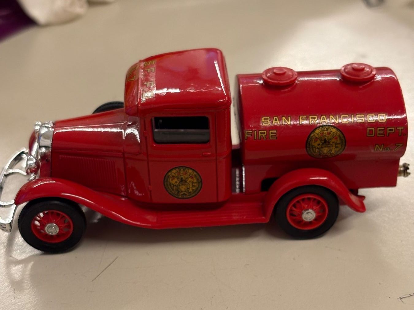 Eligor Modellautos: Eligor - Ford V8 Tankwagen - 1:43 – Gebraucht aus Lausen von hot-preis 2
