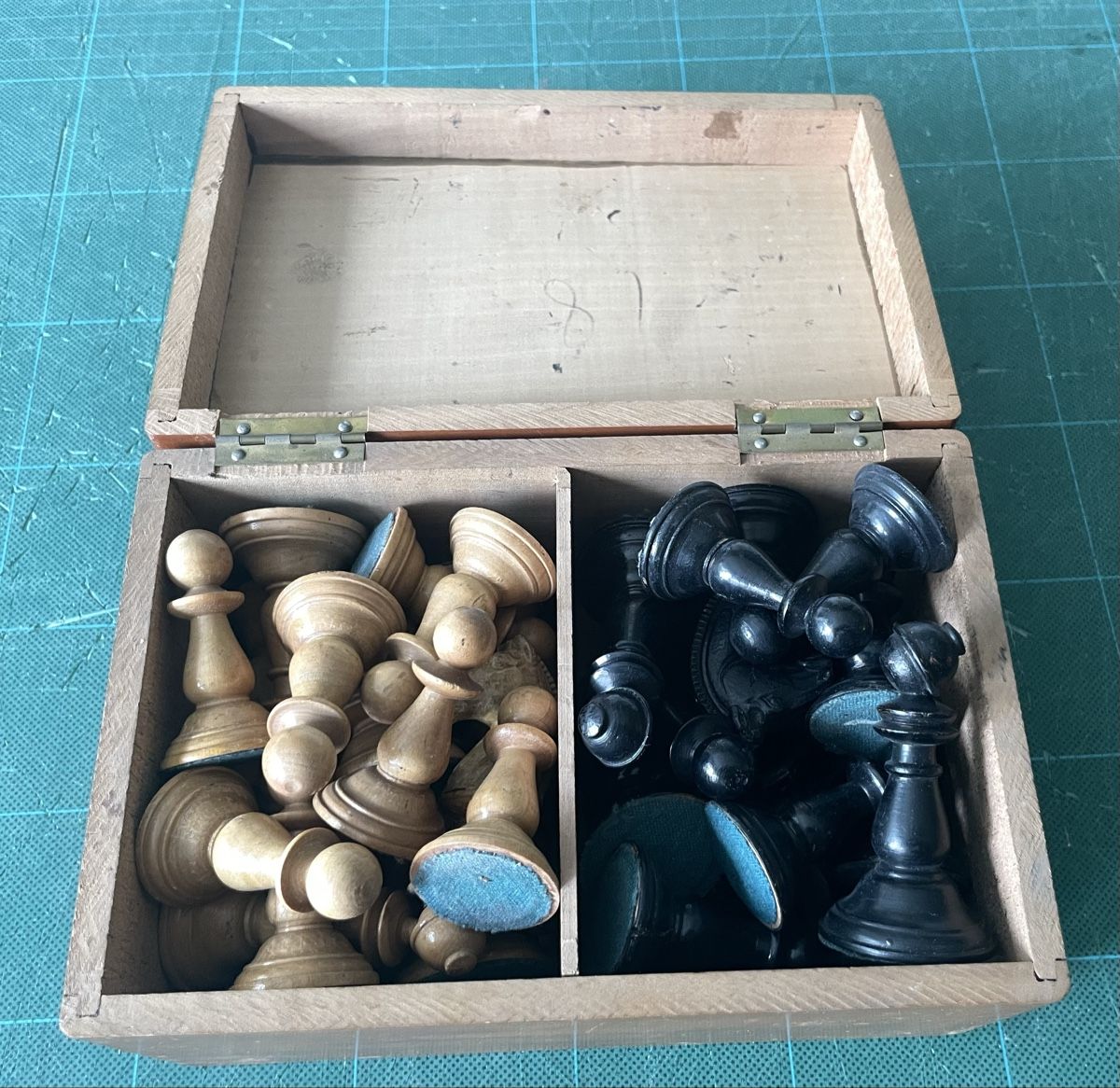 Giochi: Pièces d’échecs Lardy doublement pondérées  – Usato da Biel/Bienne venduto da Galaq 3