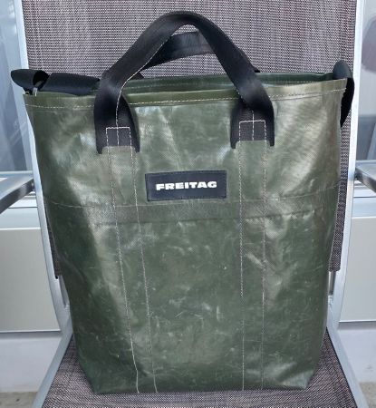 FREITAG Tasche Modell F74 BOB, Militärgrün