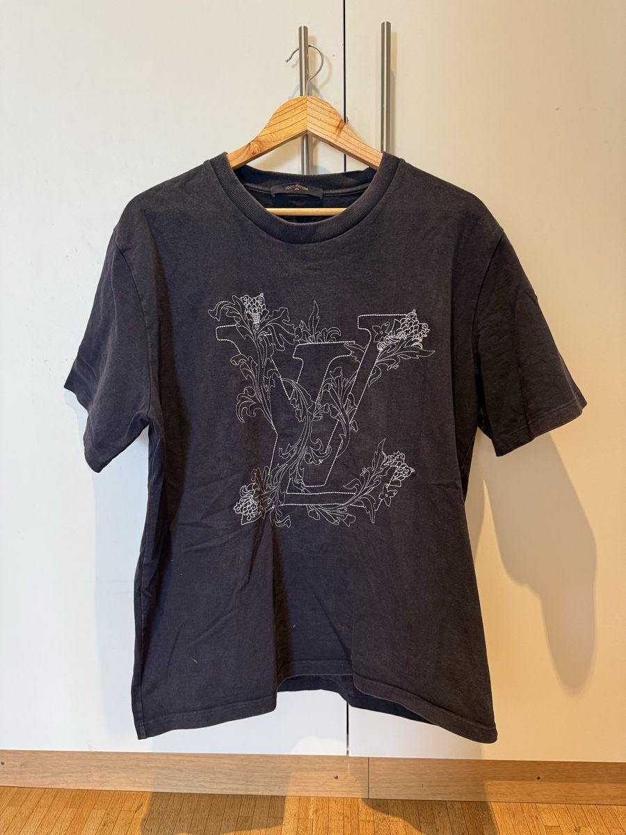 Louis Vuitton T-shirt: Louis Vuitton Flower Tee – Usato da Genève venduto da SG_73