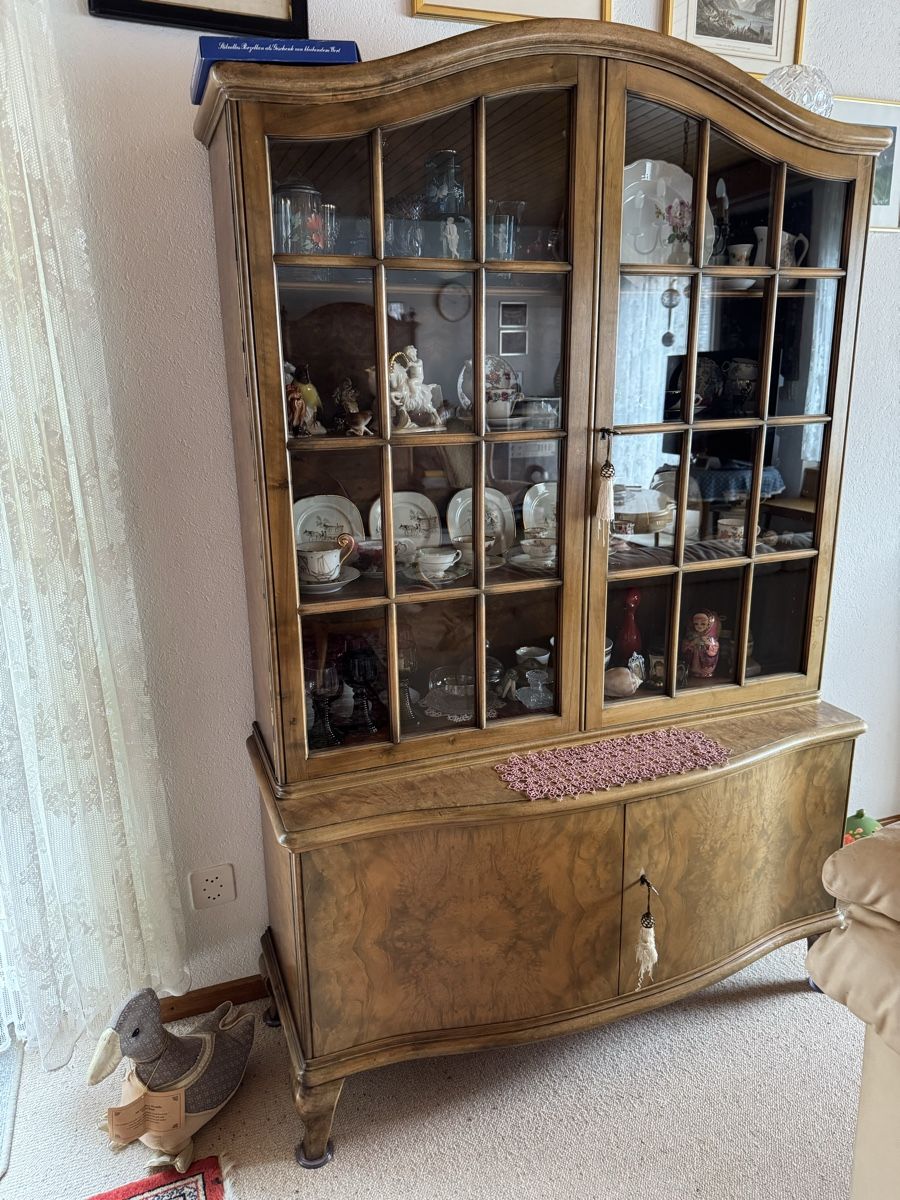 Vetrine: Vitrine antik Nussbaum – Usato da siebnen venduto da minte