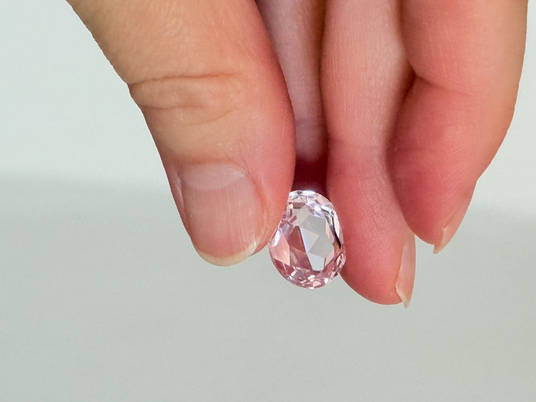 Pietre preziose: Certified 17.70 Ct Oval Cut Loose Gemstone – Nuovo e nell'imballaggio originale da Genève venduto da AWWA 2