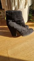 Schwarze Wildleder Stiefeletten mit Absatz Gr. 40