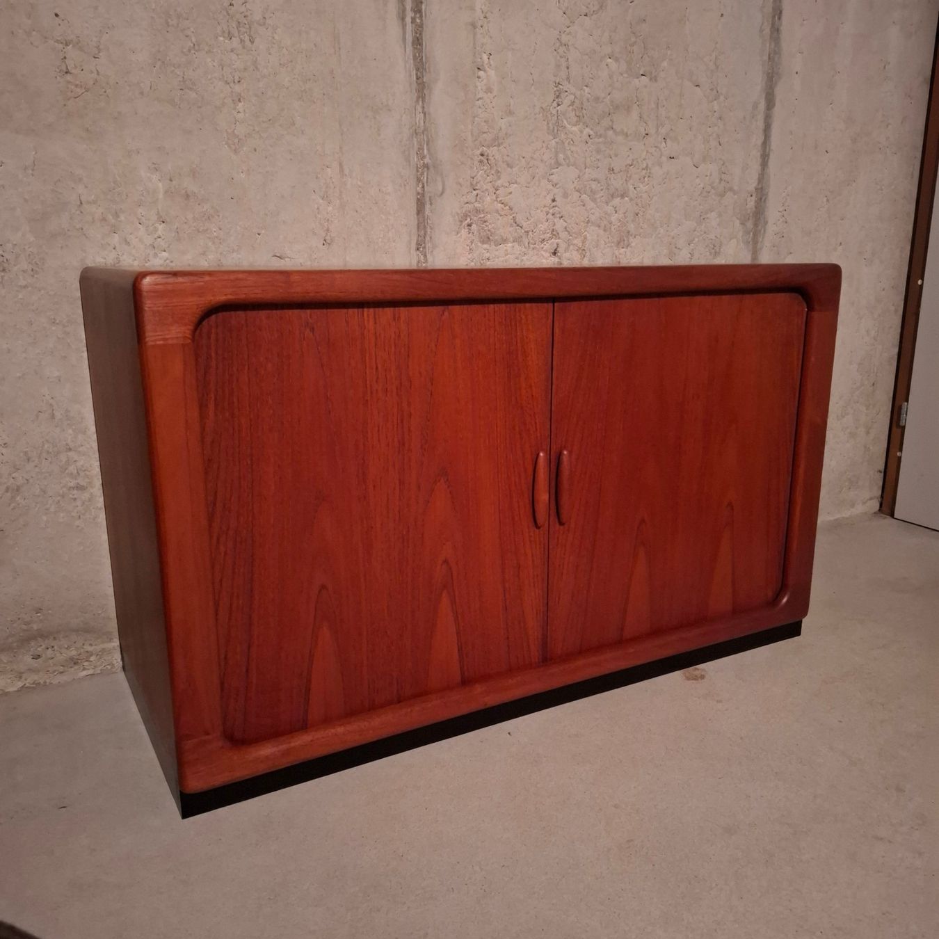 Kommoden: Sideboard Lowboard Denmark Danish 1960 Teak Dyrlund – Gebraucht aus Neuchâtel von Rochawood 1