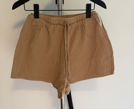 Short d'été beige, taille élastique convient à un S/M