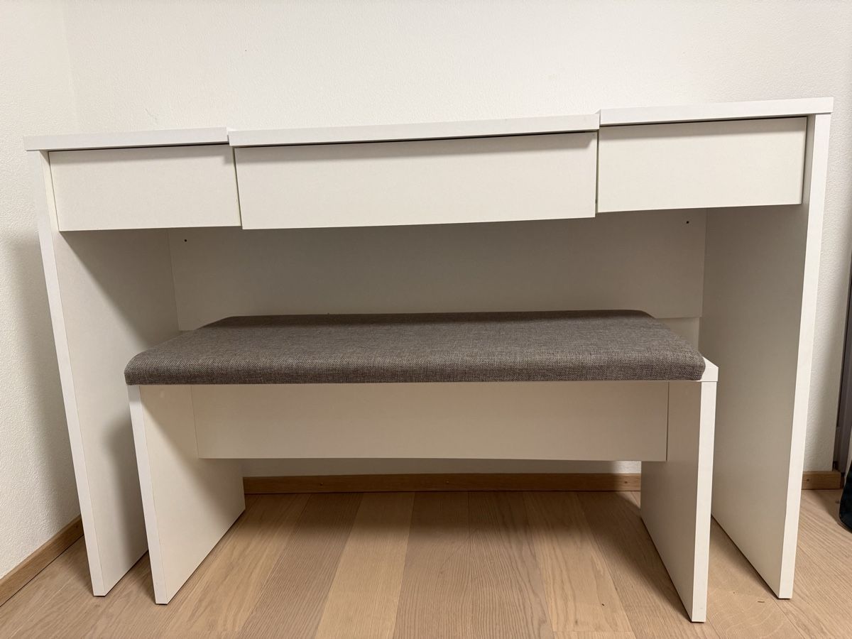 Schminktische: Dressing / makeup table with mirror and bench – Gebraucht aus Dietlikon von lot_rel 1