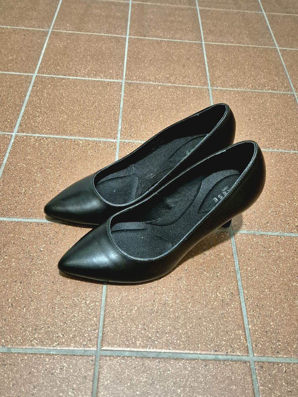 Damenschuhe: Schwarze Varese Pumps, Grösse 36 – Gebraucht aus Luzern von bam_qr5p