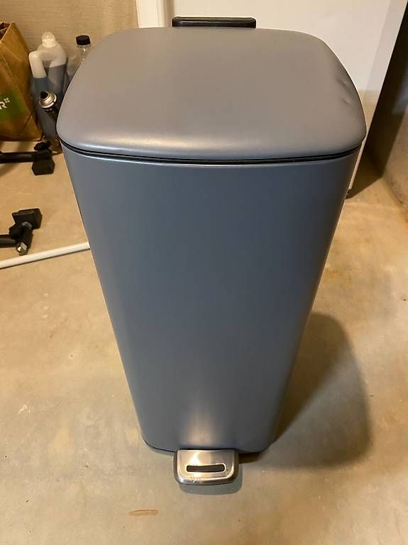 Abfalleimer: Poubelle Gris Mat – Gebraucht aus Romont FR von csc_5n8p 1