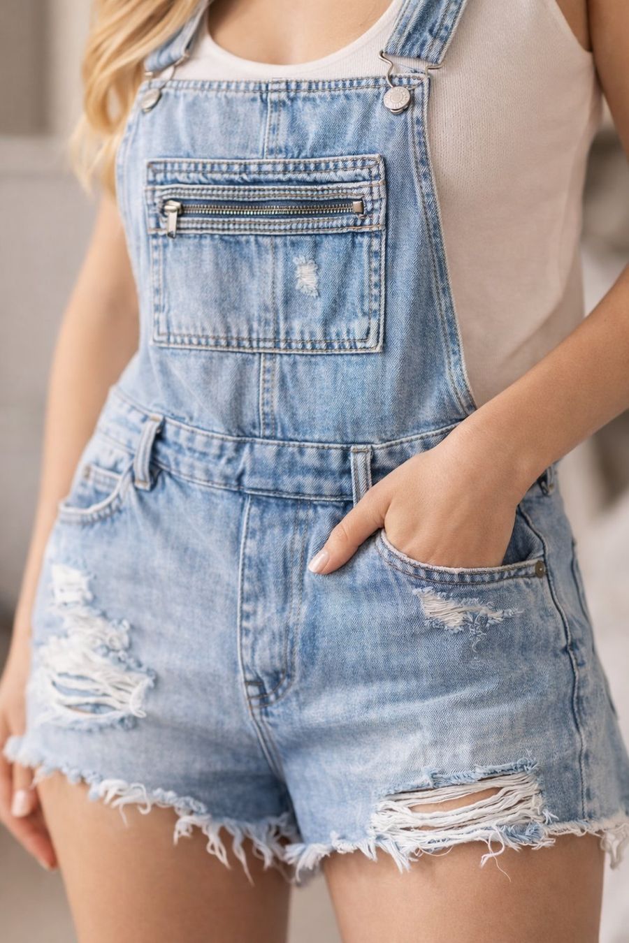 Tute: Jeans Latzshorts Hellblau Gr. S – Nuovo (secondo la descrizione) da Fully venduto da VaneaSelection 1