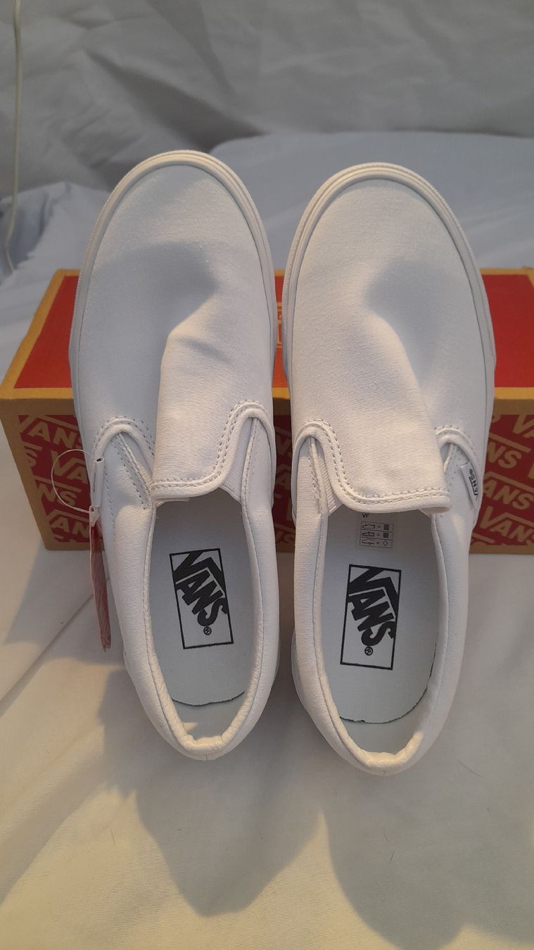 Vans Scarpe da uomo: Vans Classic Slip-On neuves, blanches, taille 39. – Nuovo e nell'imballaggio originale da st.gallen venduto da The_Rag_Picker. 6