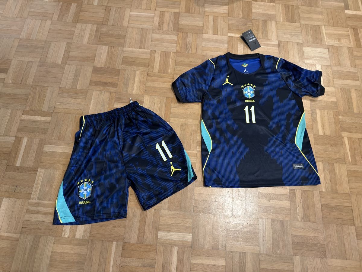 Scarpe, pantaloni & magliette da ginnastica: Brasilien Kinder Trikot Neymar – Nuovo (secondo la descrizione) da Zürich venduto da artemidis